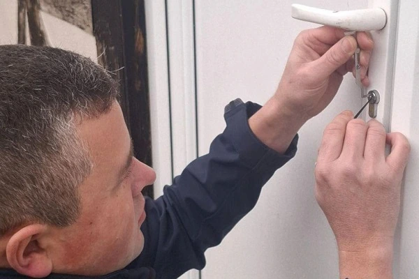 Emergency locksmith