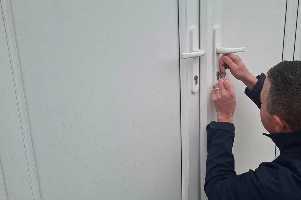 Residential locksmith
